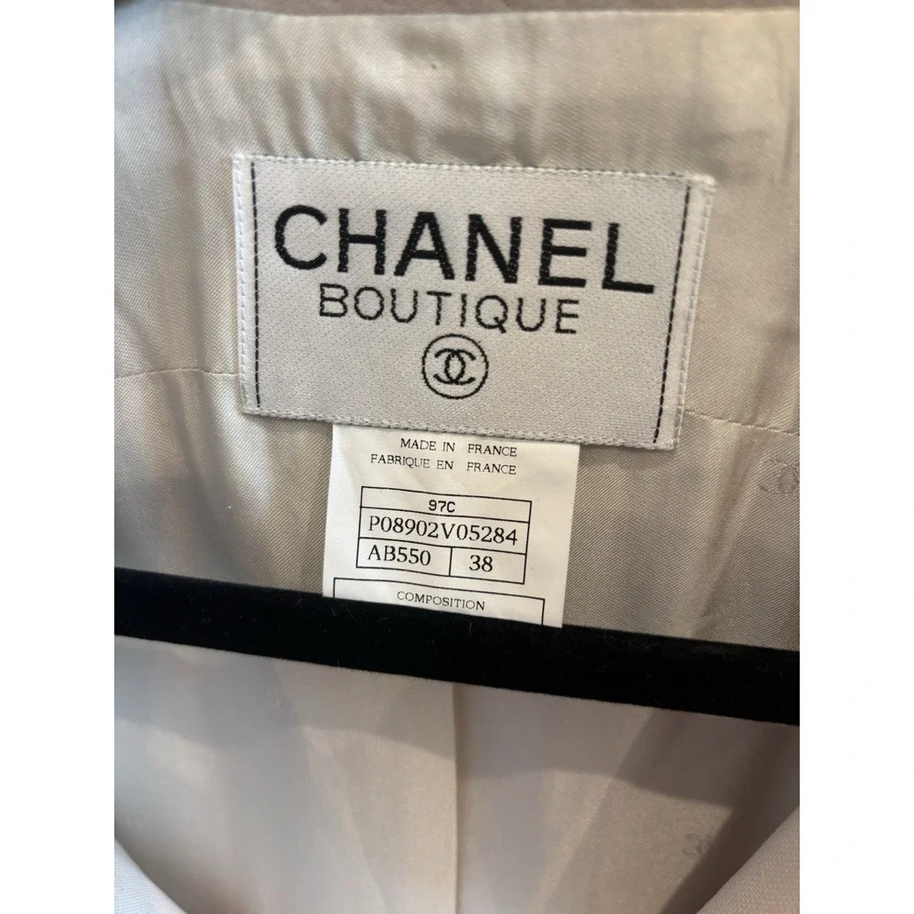Chanel Boutique Vintage 1997 Cruise Collection Beige Blazer Buttons Size 38 Wool